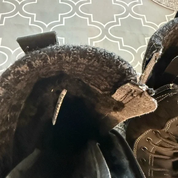 Black Woman’s Boots// no box / tried on in the house but never worn. Like new - Picture 3 of 7